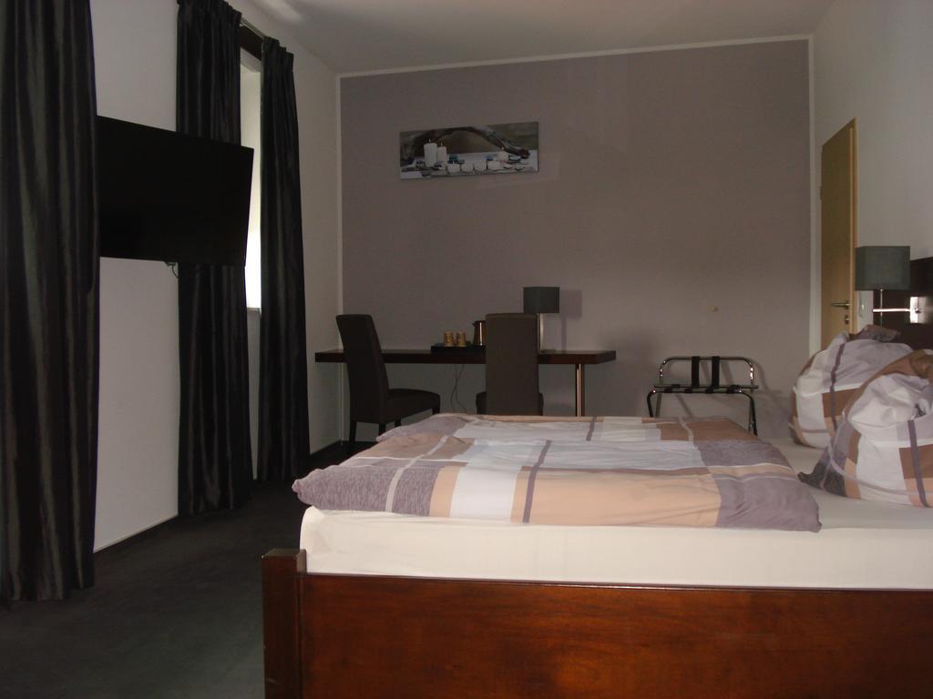 Hotel Restaurant Fritz โกรเนา ภายนอก รูปภาพ
